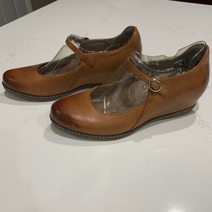 Dansko Loralie shoes in Nubuck